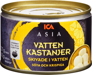 Skivade Vattenkastanjer i vatten